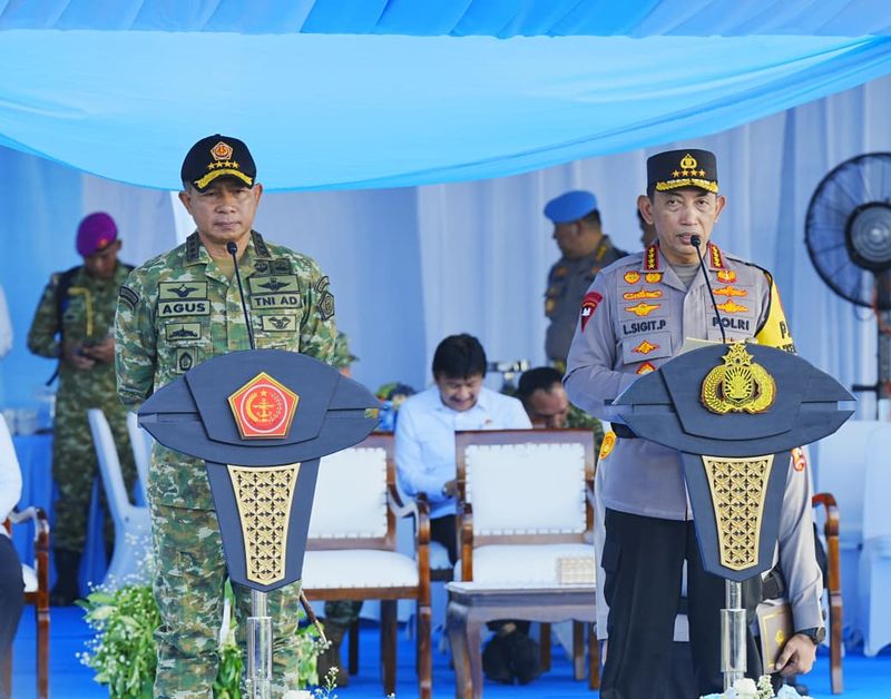 Kapolri Jenderal Listyo Sigit Prabowo bersama Panglima TNI Jenderal Agus Subiyanto memimpin Apel Gelar Pasukan Operasi Ketupat 2026 di Monas, Jakarta, Kamis (12/3/2026). Apel ini menandai kesiapan negara dalam mengamankan arus mudik dan arus balik Lebaran tahun ini.