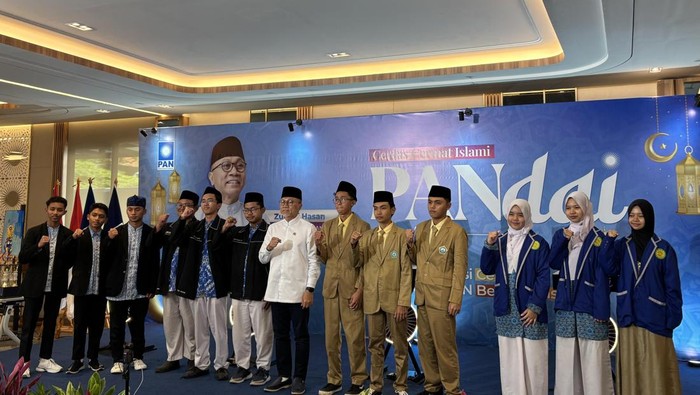 Ketua Umum Partai Amanat Nasional (Ketum PAN) Zulkifli Hasan (Zulhas) membuka kompetisi cerdas cermat islami tingkat nasional bertajuk PANDai 2026 di kantor DPP PAN, Jakarta, Kamis (12/3/2026).