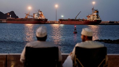 Konflik Timur Tengah Bikin Kapal Tanker Tertahan di Selat Hormuz