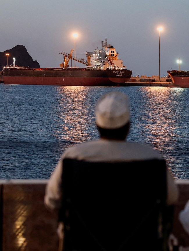 Konflik Timur Tengah Bikin Kapal Tanker Tertahan di Selat Hormuz