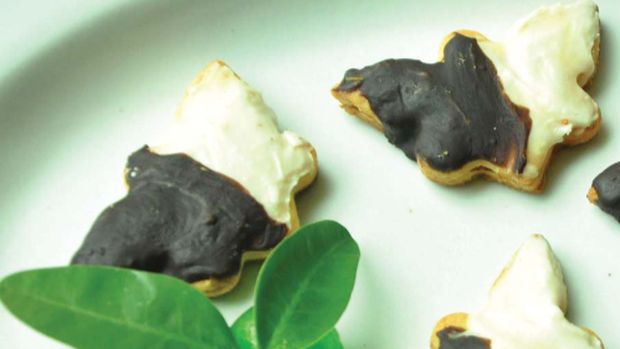 Kue Hitam Putih