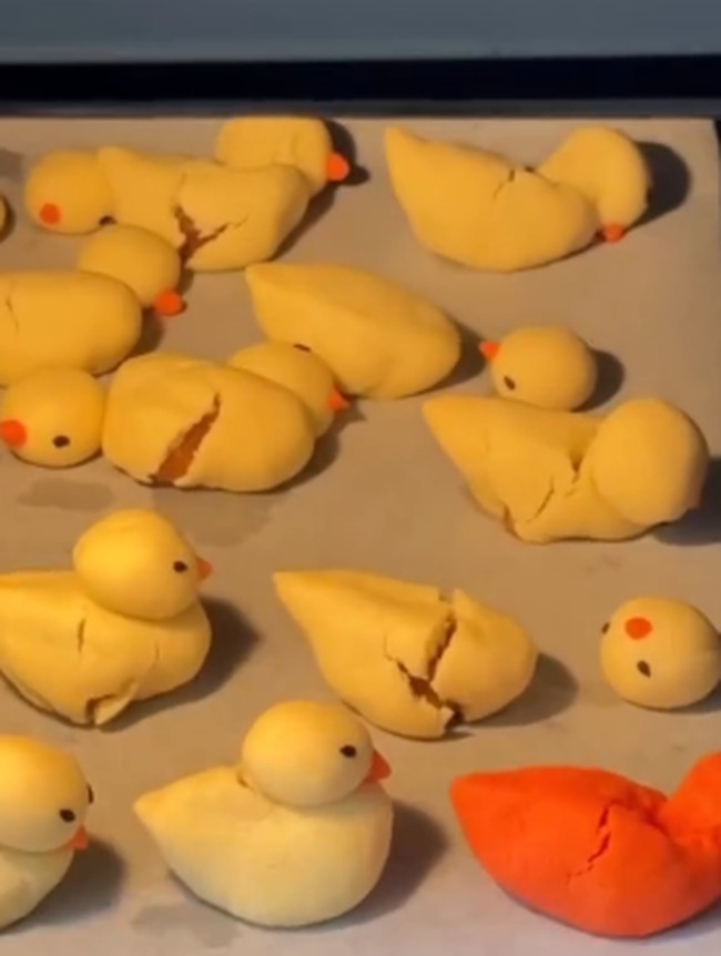 Zonk! 8 Potret Kue Lebaran Core yang Bikin Ngakak