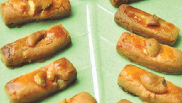 Kue Strawberry Kacang Mete