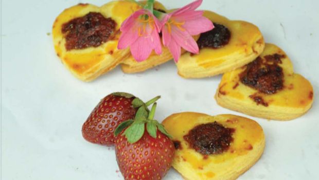 Kue Strawberry Love