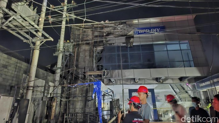 Lokasi Kantor kas Bank BPD DIY di Jalan Kapten Pierre Tendean, Wirobrajan, Kota Jogja, yang terbakar, Kamis (12/3/2026).