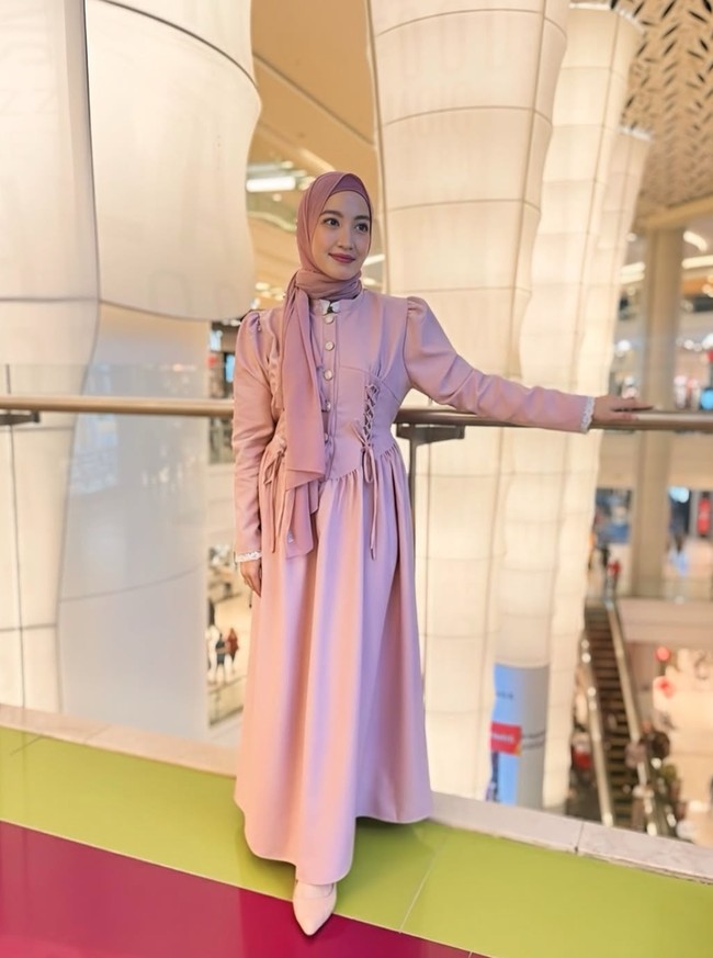 Rumah tangga mantan penyanyi cilik Maissy Pramaisshela belakangan tengah diperbincangkan. Sang suami, Riky Febriansyah Saleh, digosipkan berselingkuh dengan selebgram bernama Cindy Rizap. Foto: Instagram/@pramaisshelarinda.md