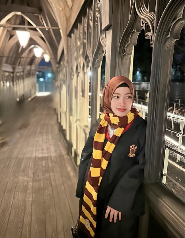 Nama Maissy sendiri dikenal sebagai penyanyi cilik tahun 90an. Beberapa lagu Maissy yang dulu terkenal ialah Jumpa Lagi, Hello, Ci... Luk... Ba, dan Si Kuman Nakal. Foto: Instagram/@pramaisshelarinda.md