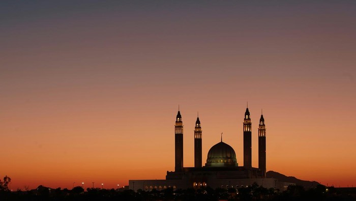 Jadwal buka puasa Semarang hari ini 12 Maret 2026 dan daerah sekitarnya. 