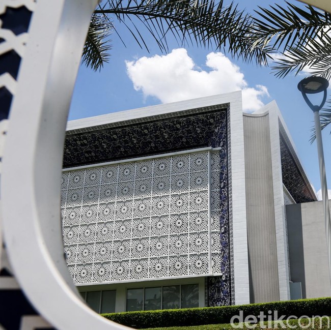 Masjid An-Noor Ciputat Elegan Tampil Minimalis