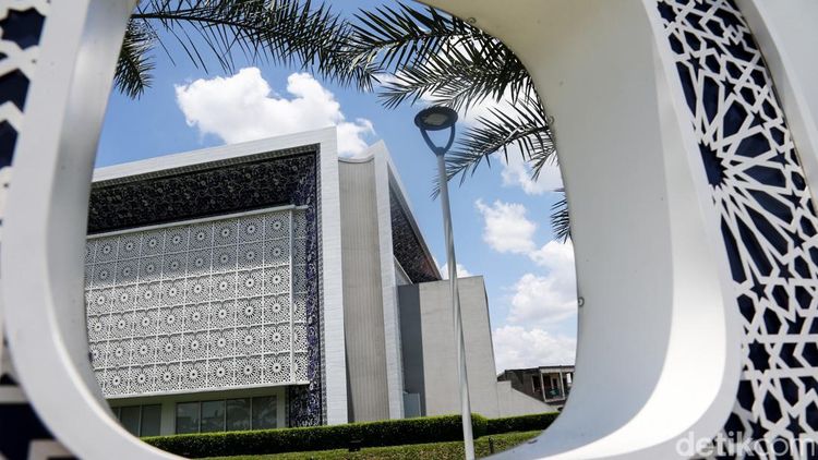 Masjid An-Noor Ciputat Elegan Tampil Minimalis