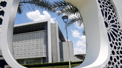 Masjid An-Noor Ciputat Elegan Tampil Minimalis