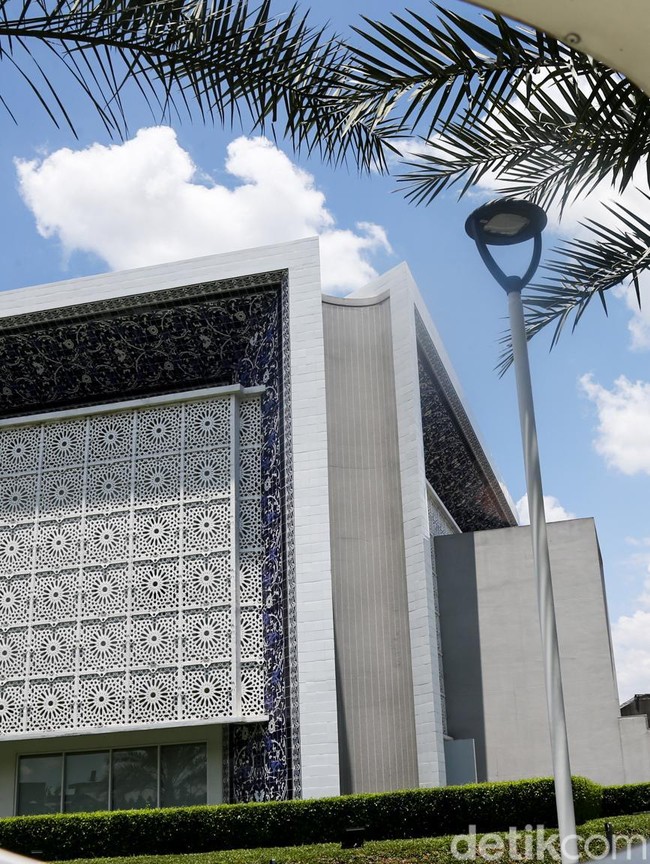 Masjid An-Noor Ciputat Elegan Tampil Minimalis