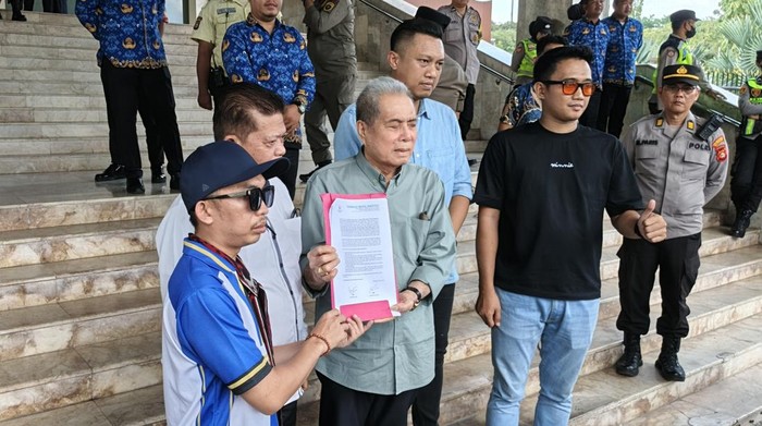 Massa aksi sampaikan tuntutan kepada DPRD Sumsel.