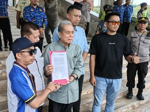Massa Demo DPRD Sumsel Tuntut Reshuffle-Penonaktifan Pimpinan: Bikin Gaduh