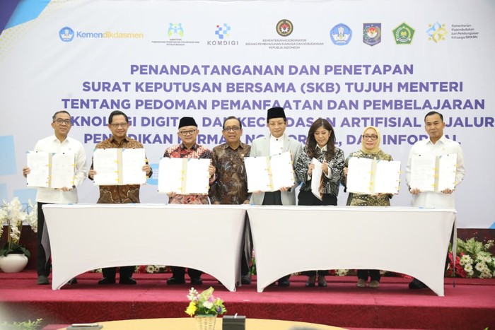 Mendagri & 6 Menteri Teken SKB Pemanfaatan AI di Pendidikan