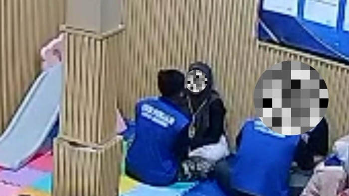 Video: Aksi Nekat Wanita Selundupkan Sabu Saat Jenguk Pacar di Lapas Sukabumi