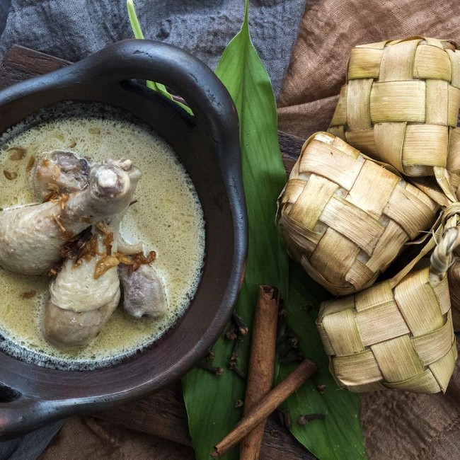 Praktis! 10 Katering Ini Tawarkan Paket Ketupat Lebaran Berlauk Komplet
