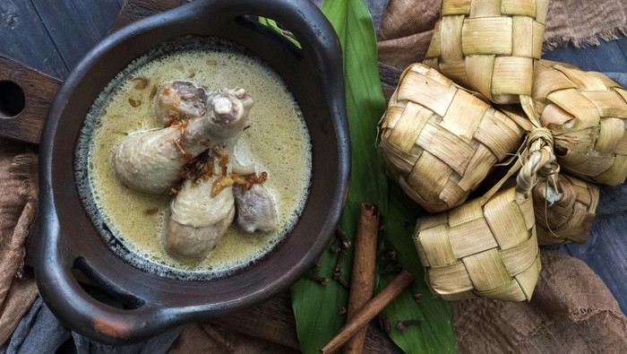 Paket ketupat lebaran