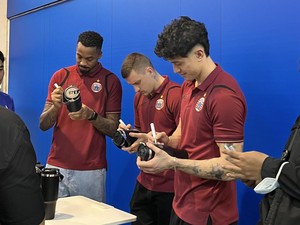PAM JAYA Gandeng Pemain Persija ke Halte CSW, Ajak Warga Pakai Tumbler