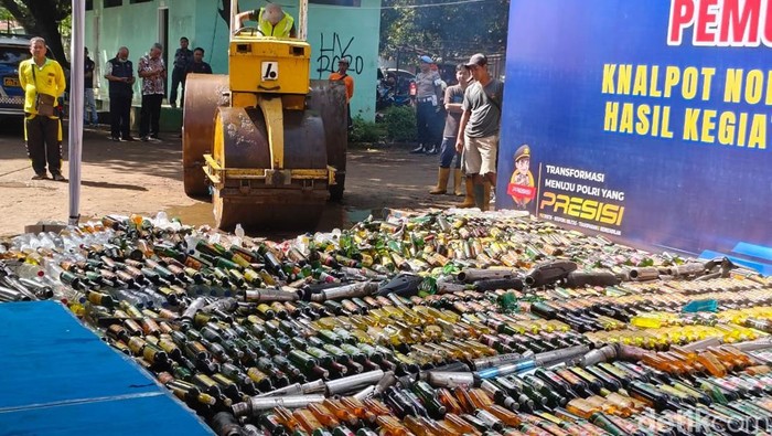 Pemusnahan miras di Stadion Ranggajati