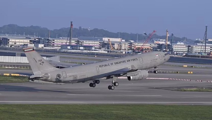 Pesawat RSAF A330 MRTT berangkat dari Bandara Changi Singapura