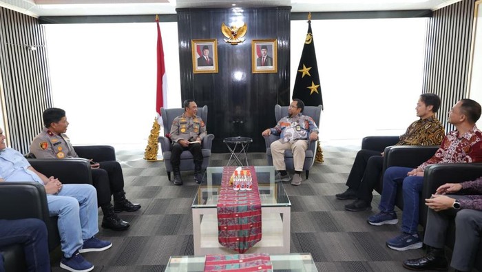 Polda Sumsel memperkuat sinergi dengan Pertamina untuk memastikan keamanan distribusi bahan bakar minyak (BBM) dan objek vital energi. (dok Ist)