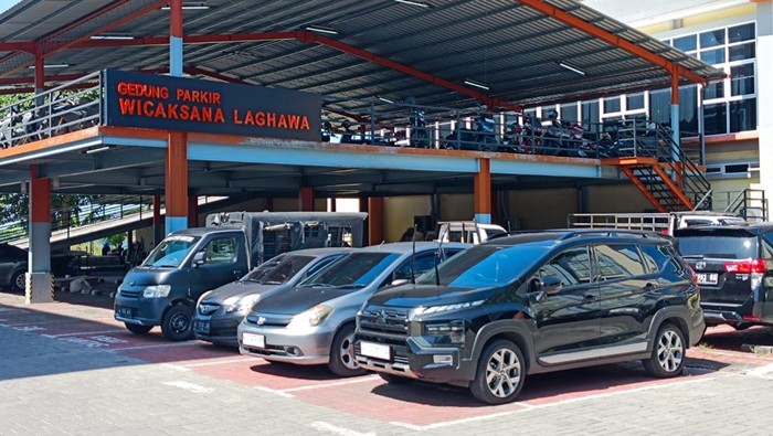 Polres Gresik membuka layanan penitipan kendaraan gratis selama massa mudik