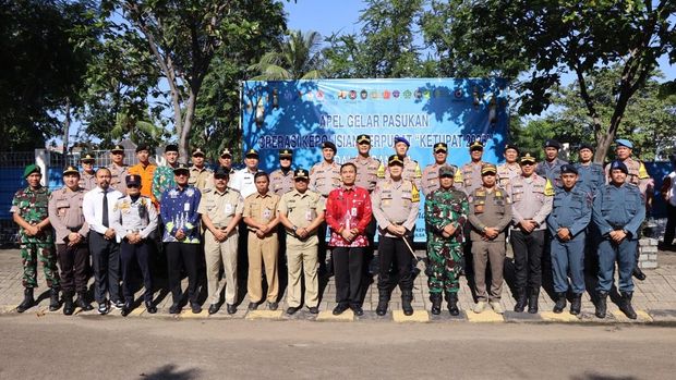 Polres Kepulauan Seribu menggelar Apel Pasukan Operasi Ketupat Jaya 2026. Apel dipimpin Kapolres Kepulauan Seribu AKBP Argadija Putra, Kamis (12/3/2026).