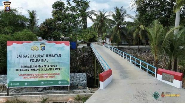 Potret before dan after transisi Jembatan Merah Putih Presisi di Kampar, Riau yang akan diresmikan oleh Kapolri, Kamis (12/3/2026).