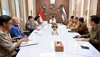 Prabowo Rapat Bareng Luhut cs Bahas Dampak Perang Timur Tengah ke Ekonomi RI