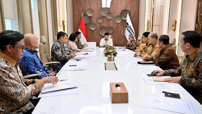 Presiden Prabowo Subianto menggelar rapat terbatas, Rabu (11/3/2026), membahas perkembangan ekonomi global. Termasuk potensi dampak eskalasi konflik Timur Tengah terhadap perekonomian dunia dan Indonesia.