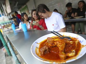 Respect! Pria Nonmuslim Minta Izin Makan 15 Menit Sebelum Waktu Buka