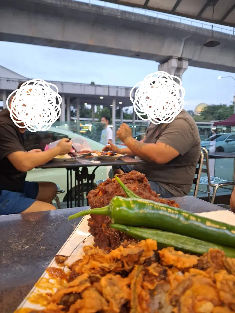 Pria Nonmuslim Minta Izin Makan Pria Nonmuslim Minta Izin Makan.