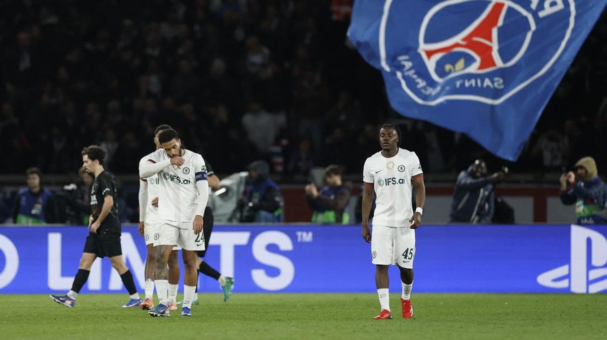 Momen pertemuan pertama Chelsea dengan PSG. (Foto: Action Images via Reuters/Peter Cziborra)