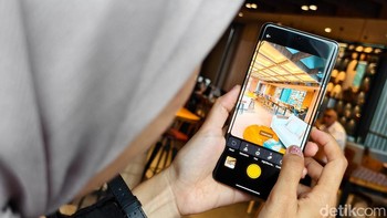Kamera Realme 16 Pro+ 5G dilengkapi sejumlah fitur AI untuk memudahkan proses edit foto dan video, termasuk AI Portrait Glow, AI Motion Pop-up, AI Edit Genie, dan AI Instant Clip. Foto: Adi FR/detikiNET