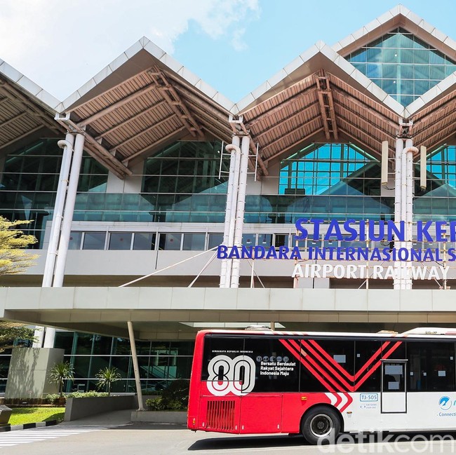 Rute TransJ Blok M-Bandara Soetta Beroperasi, Ada Penyimpanan Koper