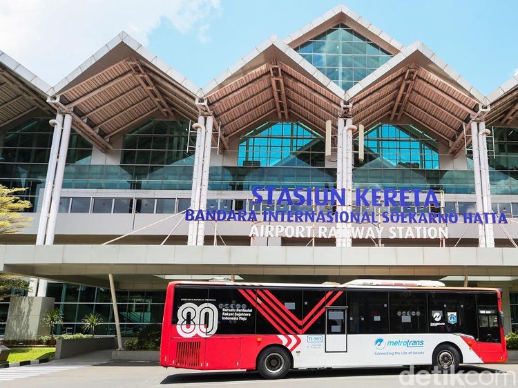 Rute TransJ Blok M-Bandara Soetta Beroperasi, Ada Penyimpanan Koper