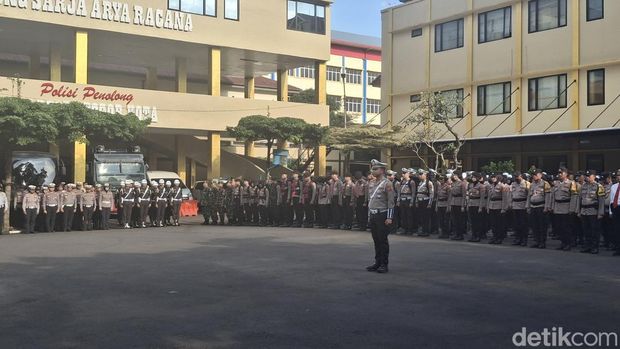 Sebanyak 1.418 personel gabungan TNI-Polri dan Pemkot Bogor disiagakan untuk pengamanan Hari Raya Idul Fitri dan Nyepi di Kota Bogor. (M Sholihin/detikcom)