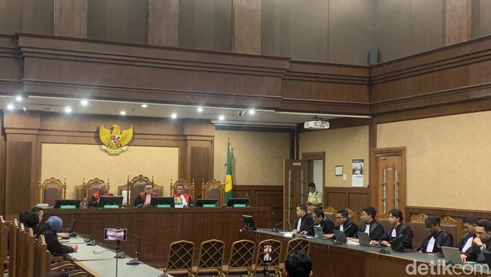 Sidang lanjutan kasus dugaan korupsi pengadaan laptop Chromebook dan Chrome Device Management (CDM) dengan terdakwa mantan Mendikbudristek Nadiem Anwar Makarim ditunda.  (Mulia/detikcom).