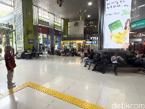 Video Stasiun Gambir Masih Sepi Pemudik pada H-8 Lebaran