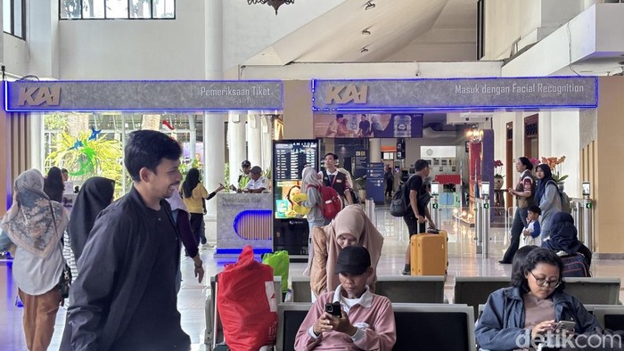 Situasi Stasiun Surabaya Gubeng menjelang Lebaran