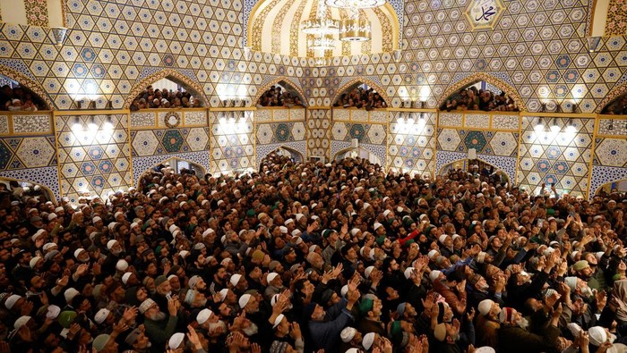 Muslim men react upon seeing a relic, believed to be a hair from the beard of Prophet Mohammed, displayed to devotees on the death anniversary of Hazrat Ali, the son-in-law of the Prophet, at the Hazratbal shrine during the holy month of Ramadan in Srinagar, Indian Kashmir, March 11, 2026.REUTERS/Sharafat Ali       TPX IMAGES OF THE DAY