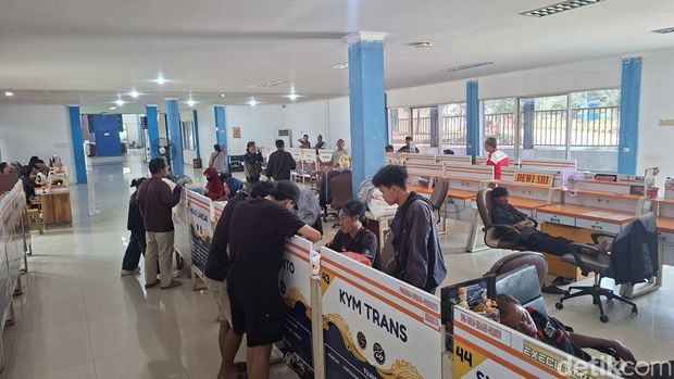 Terminal Sawojajar, Depok menjelang mudik Lebaran 2026.