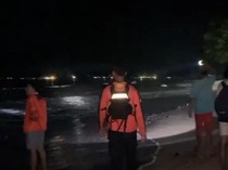 Pelajar Terseret Ombak di Pantai Carita Pandeglang