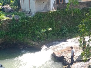 Detik-detik Menegangkan Evakuasi 2 Bocah Terseret Arus di Sungai Klaten