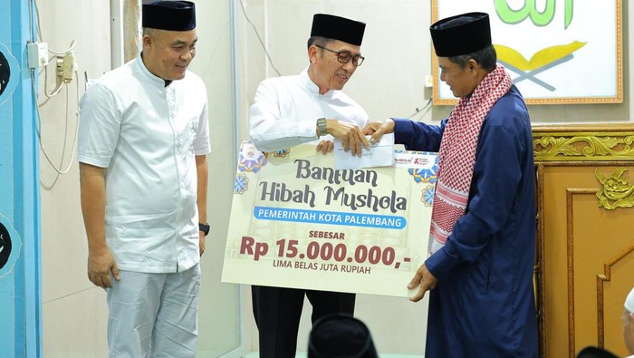 Wali Kota Palembang Ratu Dewa melakukan Safari Ramadan