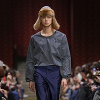 Yeonjun TXT mencetak sejarah sebagai idol KPop pria pertama, yang menjadi model runway di fashion show Miu Miu. Foto: dok. X