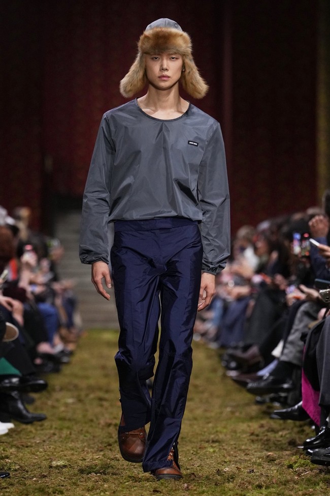 Tak sedikit netizen yang memuji Yeonjun TXT terlihat natural bak model sungguhan. Kepada penggemar di Bubble, Yeonjun mengaku tidak terlalu gugup saat berjalan di runway bahkan tidak latihan sebelumnya. Foto: dok. X