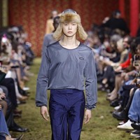 7 Gaya Yeonjun TXT, Idol KPop Pria Pertama Jadi Model Runway Miu Miu