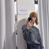 “Kalian bertanya kapan aku latihan modeling? Aku sama sekali tidak melakukannya. Aku hanya mencoba mengingat kembali latihan yang kulakukan saat menjadi model untuk UL:KIN dulu,” ungkap Yeonjun TXT lewat Bubble. Foto: dok. X